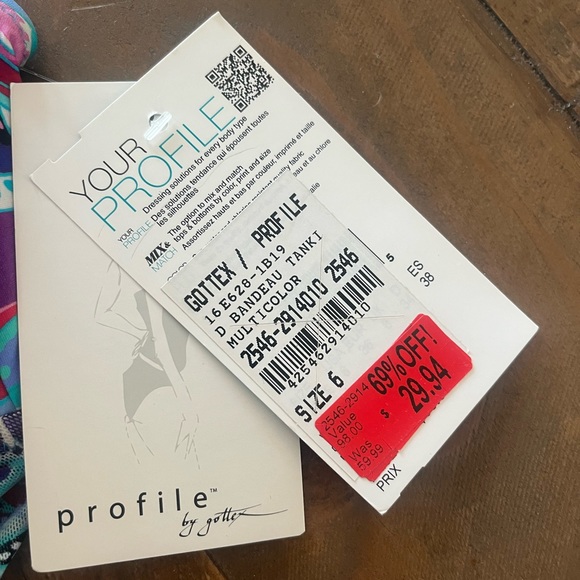 Bathing suit top. Size 6 USA. Never worn. Profile by gottex. - Picture 2 of 2